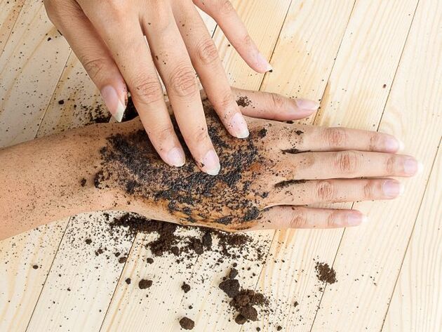 Peeling na ruky so soľou a kávou